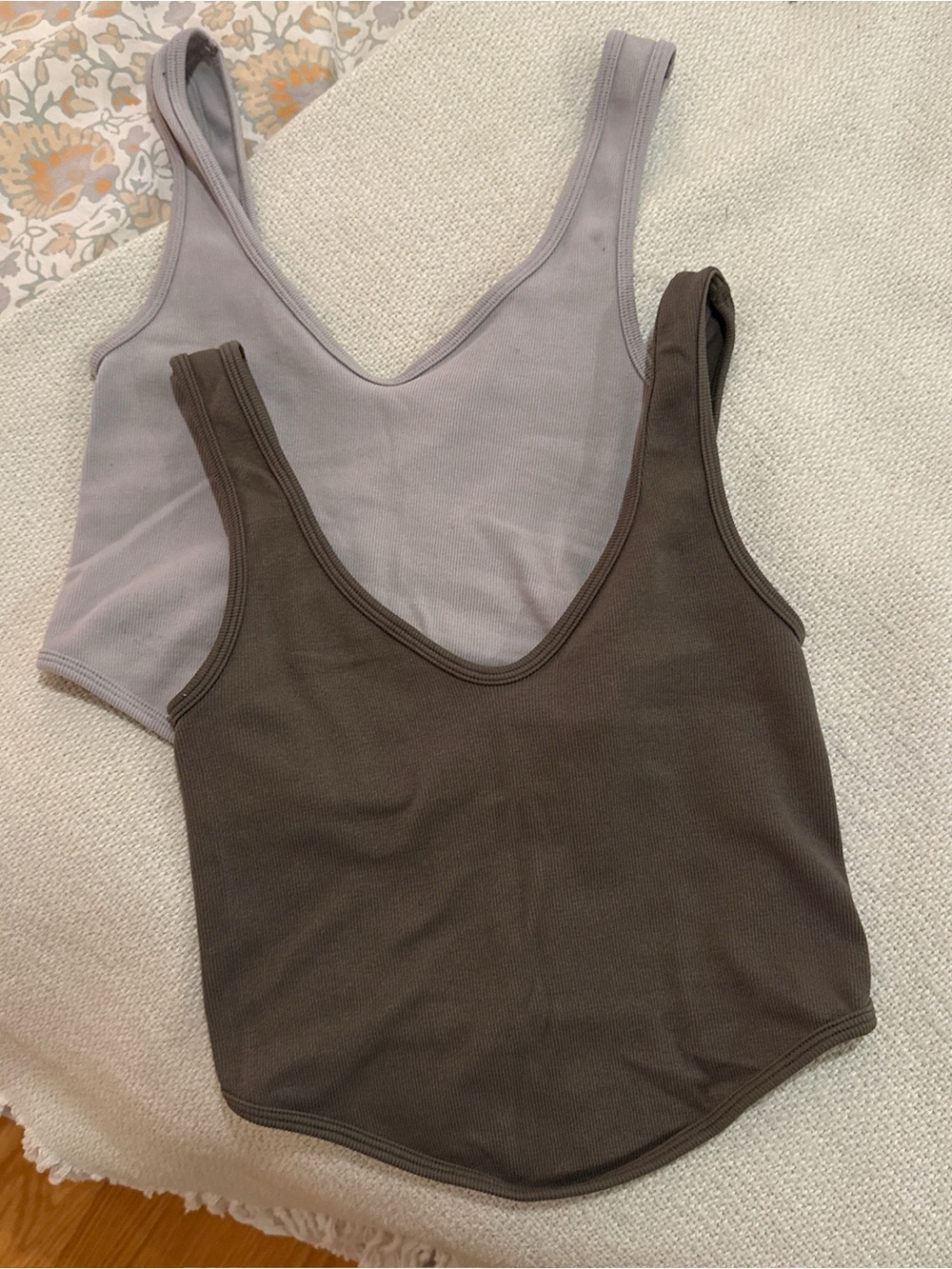 2 Glassons Ribbed V-Neck Tank Tops in Taupe and Brown